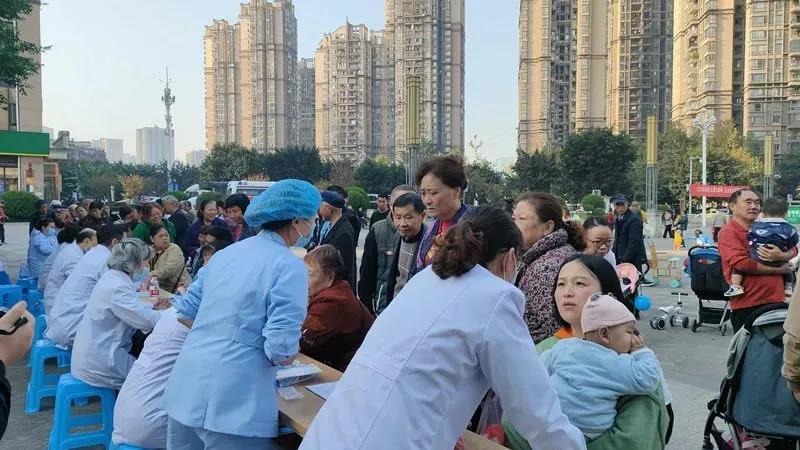 重庆南岸:"冬日健康行"志愿义诊活动温暖岁末年初